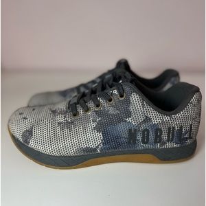 Nobull project dark blue floral trainer gum size 8